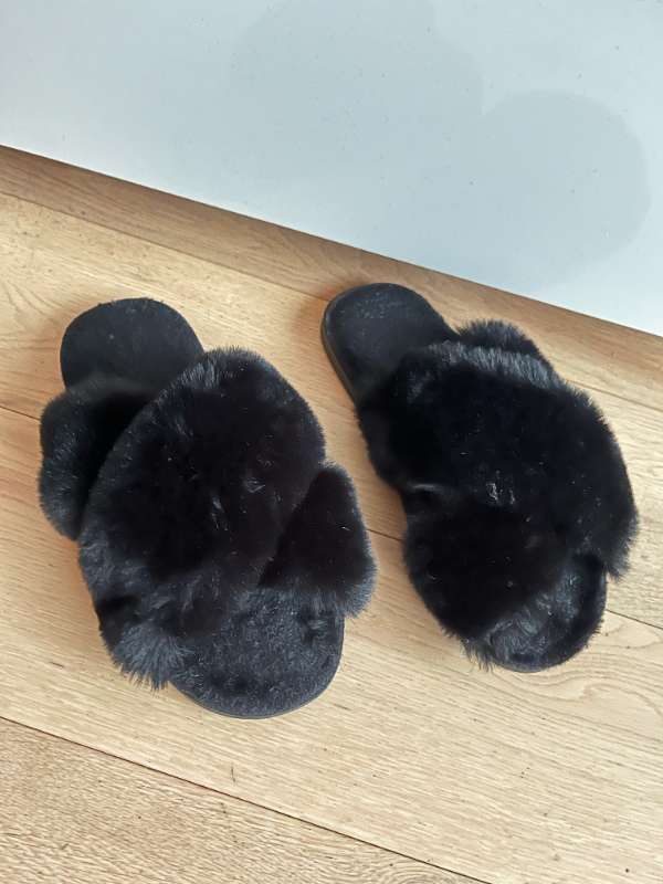 Svartir mjúkir inniskór