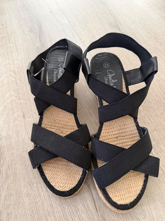 Sandalar