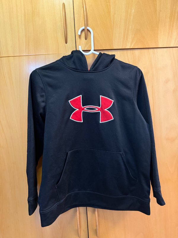 Under Armour peysa