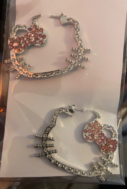 Eyrnalokkar Hello Kitty nýjir