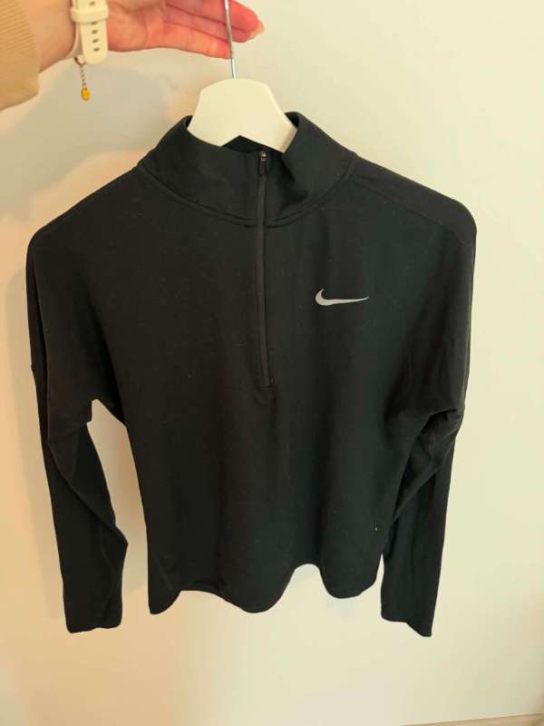 Nike hálfrennd peysa, svört
