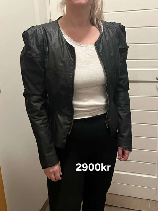 Leðurjakka með puff