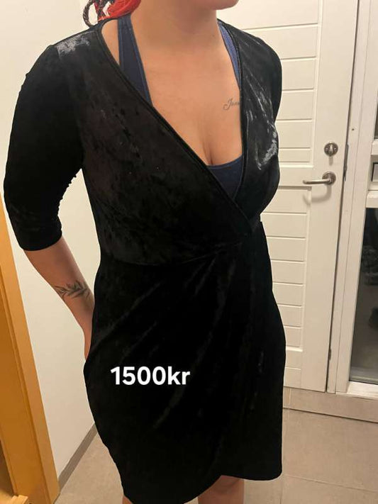 Svartur flaugelkjóll