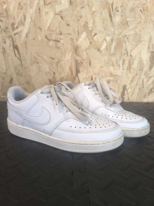 Nike hvítir strigaskór st 38