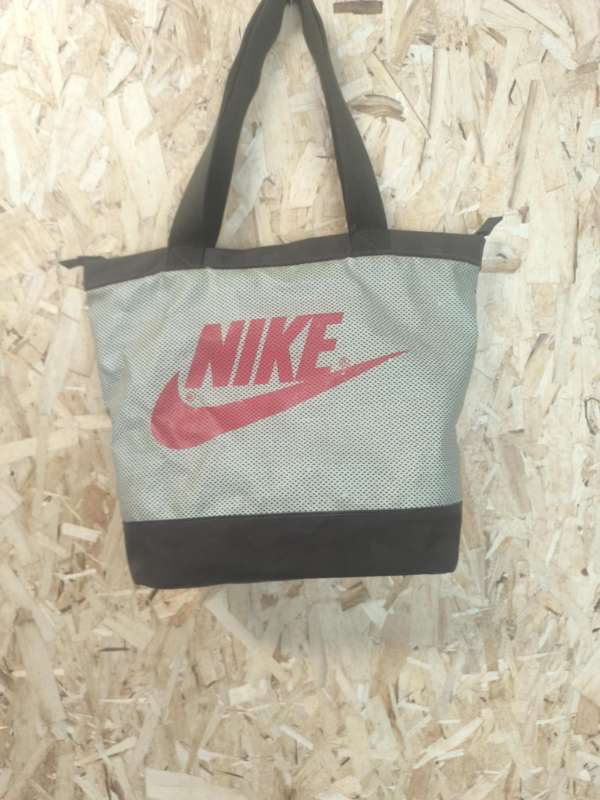Nike taska