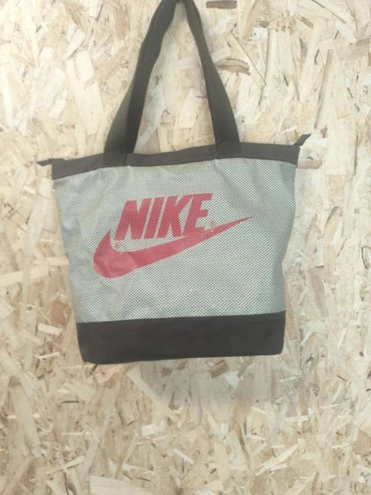 Nike taska