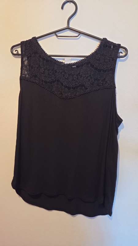 14 H&M Svartur bolur ermalaus