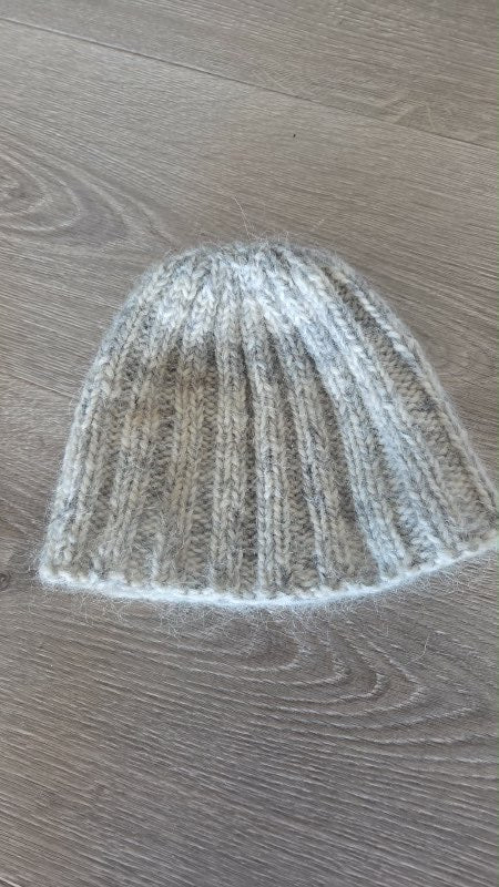 Prjónuð ullarhúfa