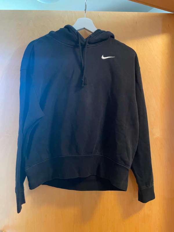 nike hettupeysa lokuð