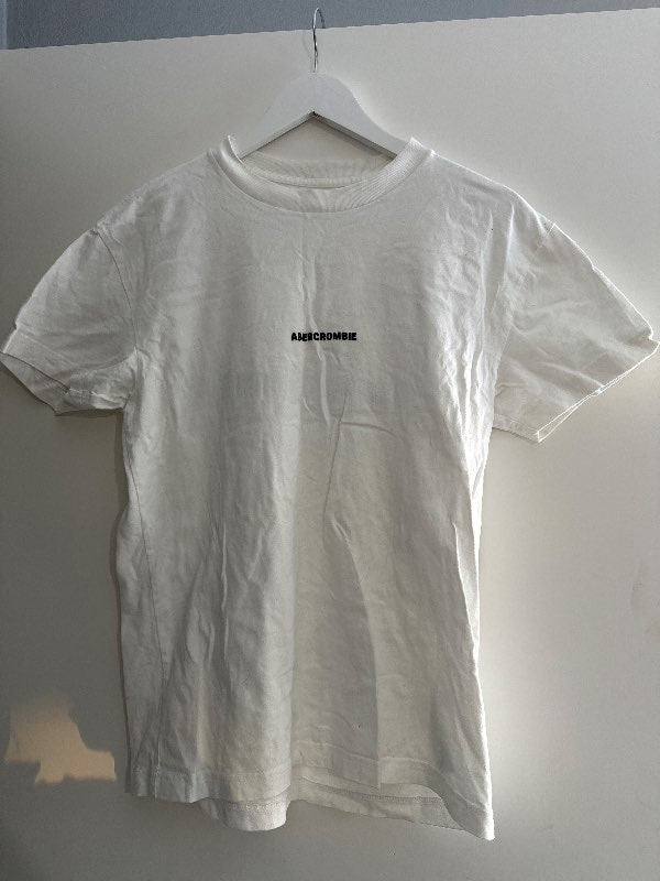 Hvítur stuttermabolur