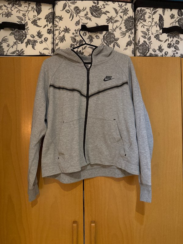 Nike teck peysa