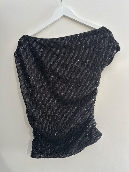 One off the shoulder bolur