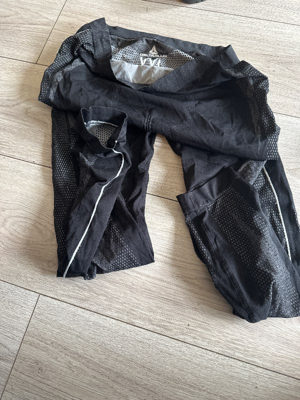 Delta plús buxur svartar