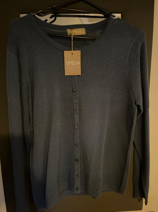 Ofelia bla opin peysa