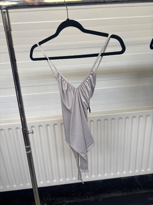 Hvítur samfestingur