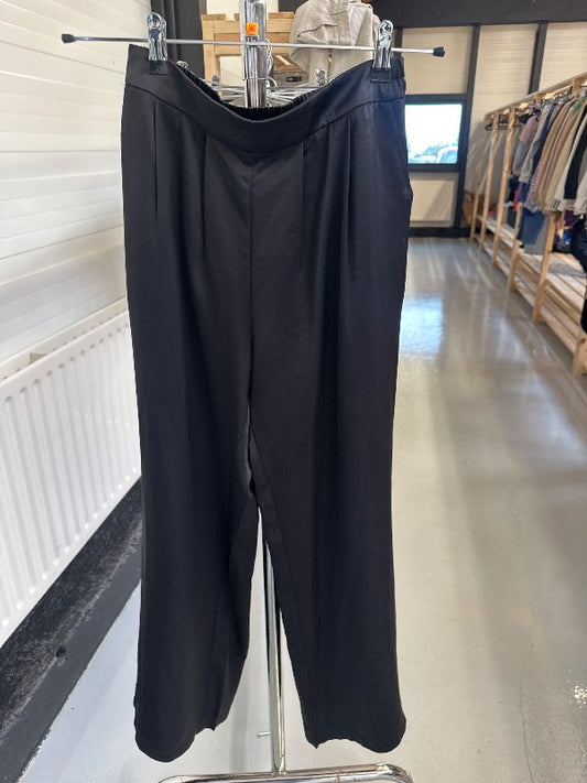 Svartar buxur silki
