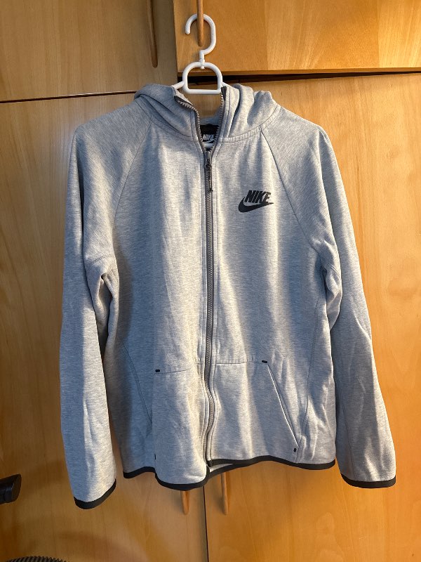 Nike teck peysa