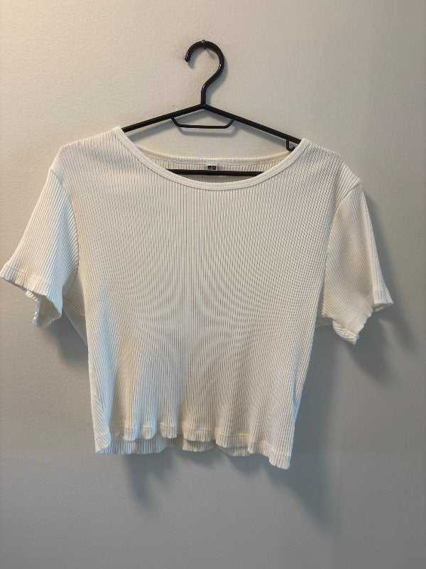 Uniqlo white crop top
