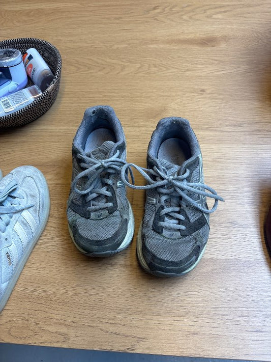Asics skór
