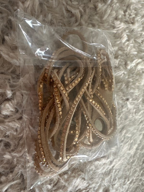Twisted snap stone bracelet harness