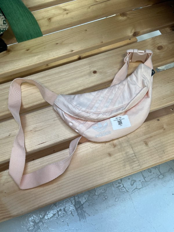 Adidas mittistaska