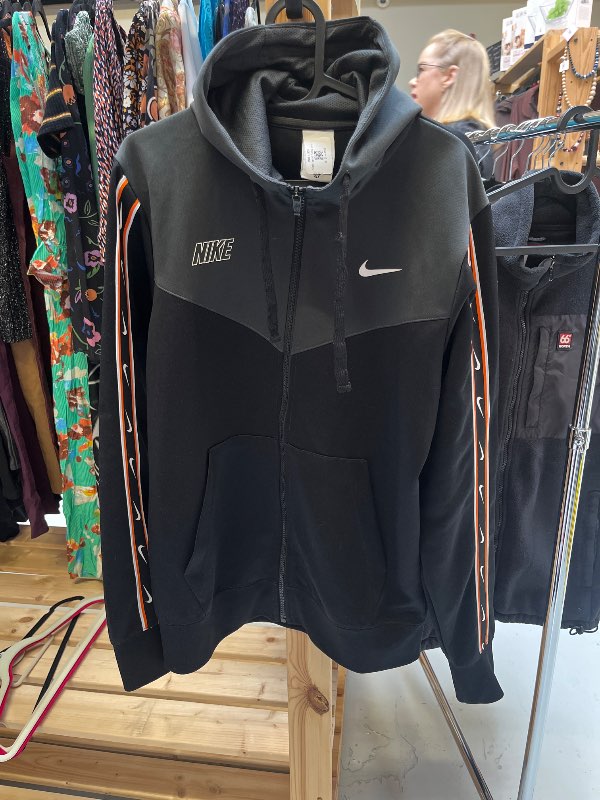 Nike rennd hettu peysa