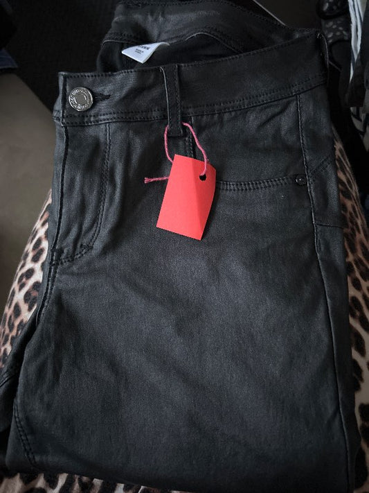 H&amp;M vaxbuxur