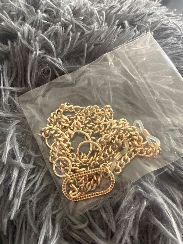 Fine gold chain for glasses