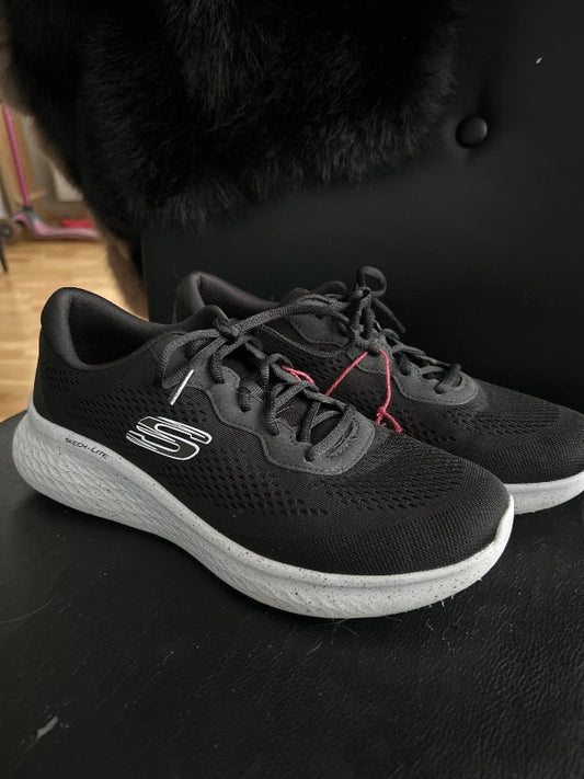 Sketchers skór
