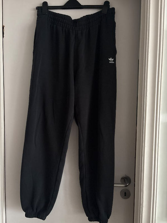 Svartar adidas buxur