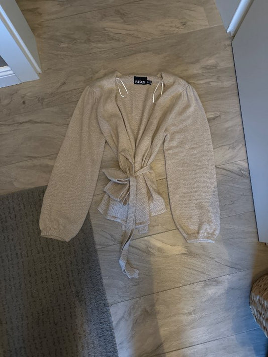 Bundin peysa beige