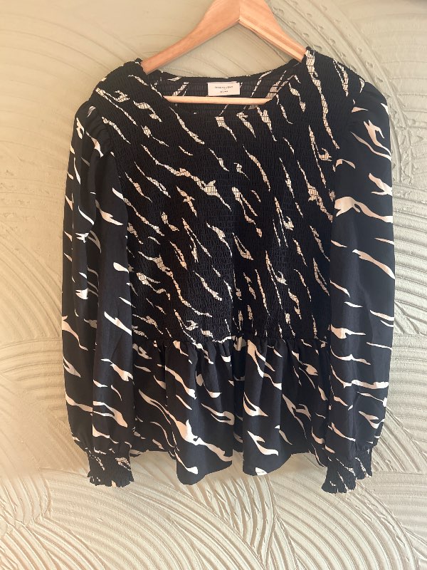 Munstraður peplum toppur