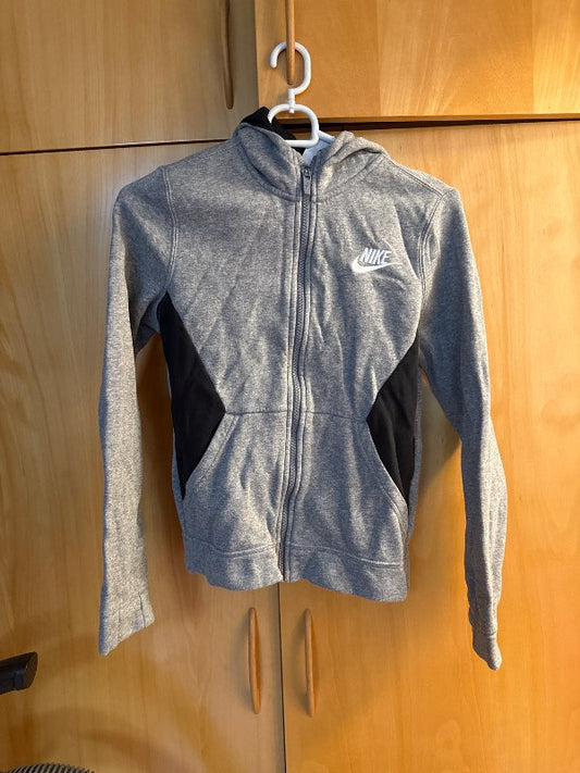 Nike peysa rennd grá