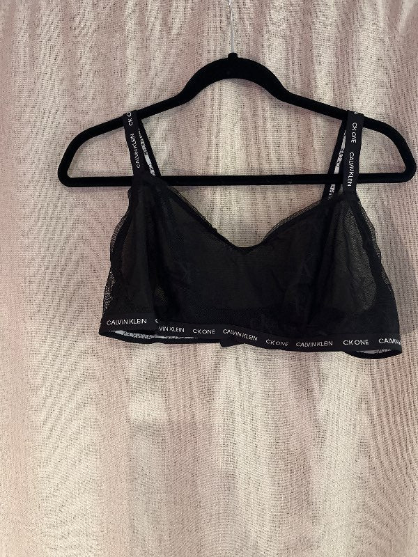Calvin Klein svartur toppur