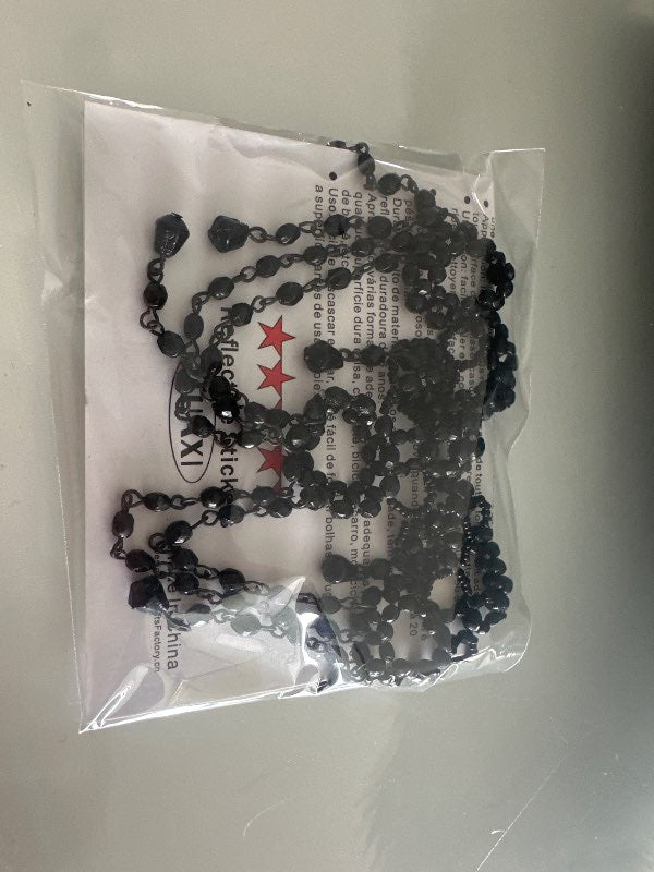 Black delicate pearl necklace