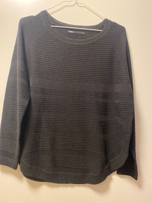 Aðeins svört peysa