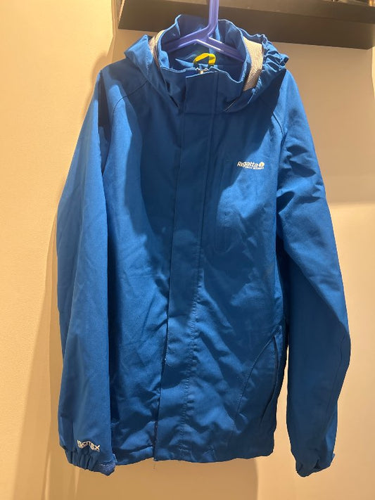 Blár regnjakki