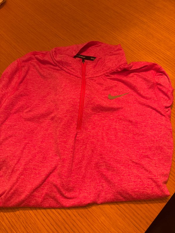 Nike bleik æfingapeysa