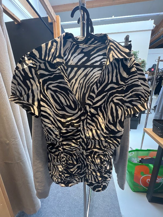 guess skyrta