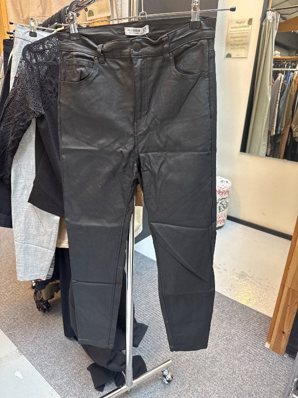 Svartar pleður buxur