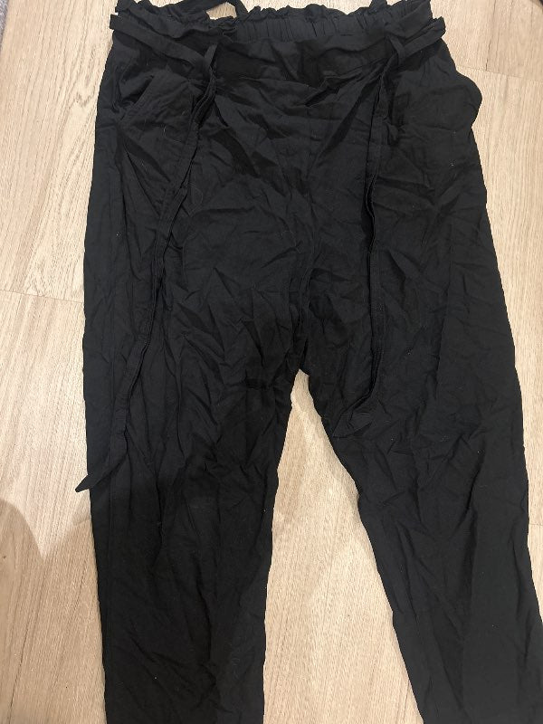 Svartar straight leg buxur
