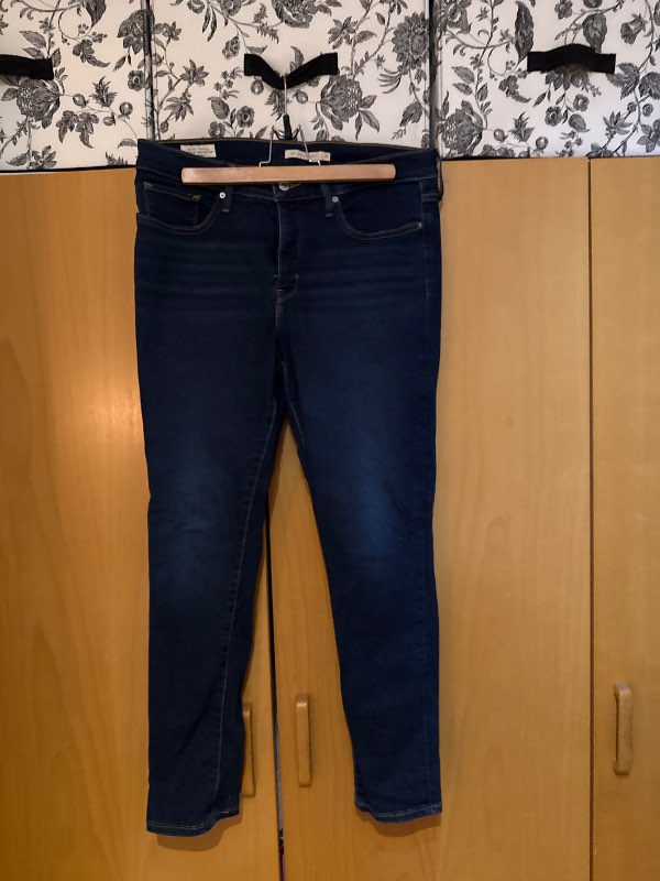 Levis 311 gallabuxur dökkbláar