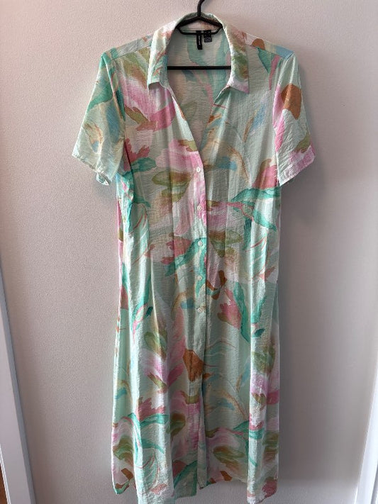 Vero Moda skyrtukjóll með grænum/bleikum blómum