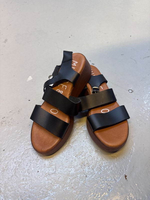 Sandalar