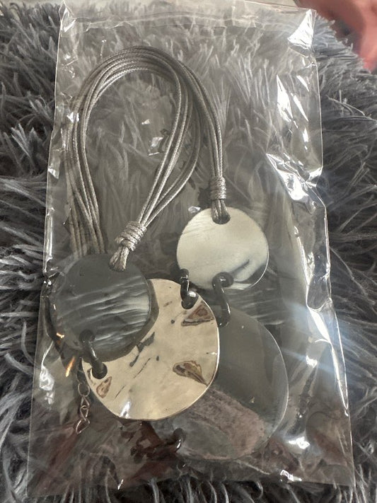 Necklace gray band with 5 discs