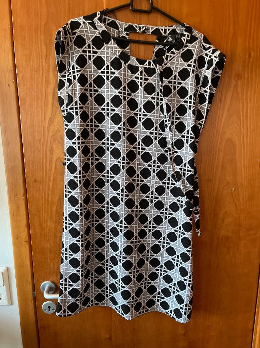 Kjóll m/belti st. 42