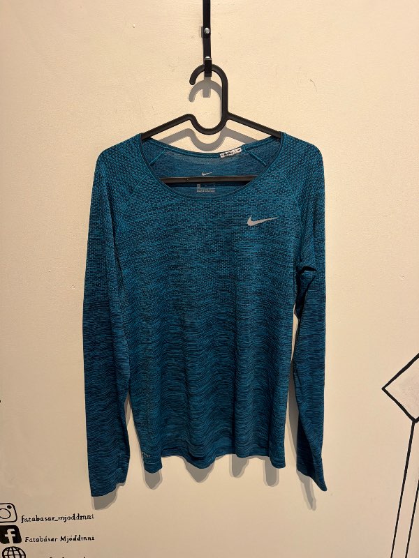 Nike blár langermabolur