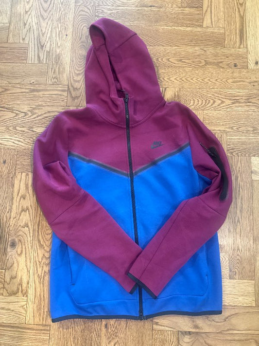 Nike tech