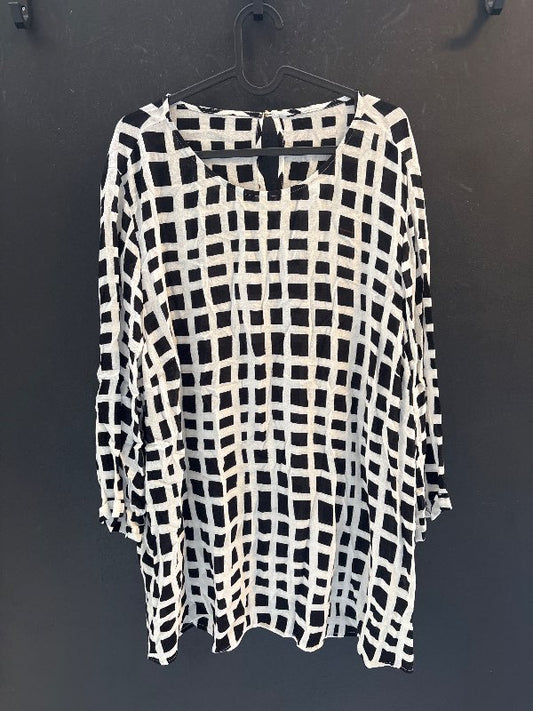 Hvít og svört blúsa