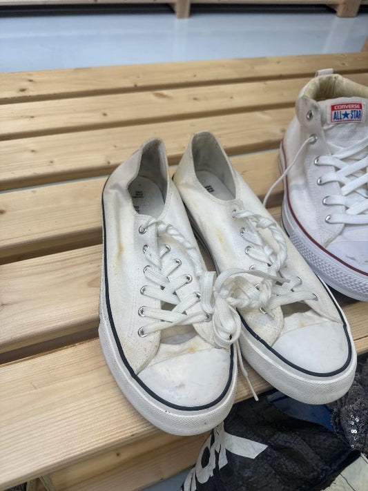 „converse” hvítir